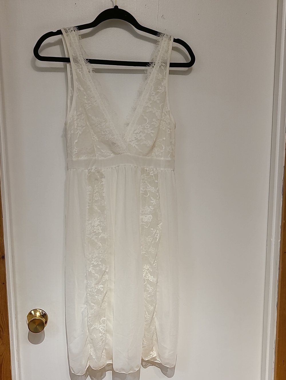 White Lace V-Neck Nighty